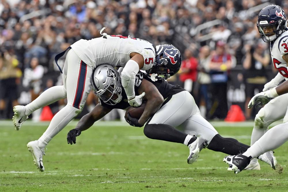 After rolling over 300, Raiders RB Josh Jacobs (calf) resting all week