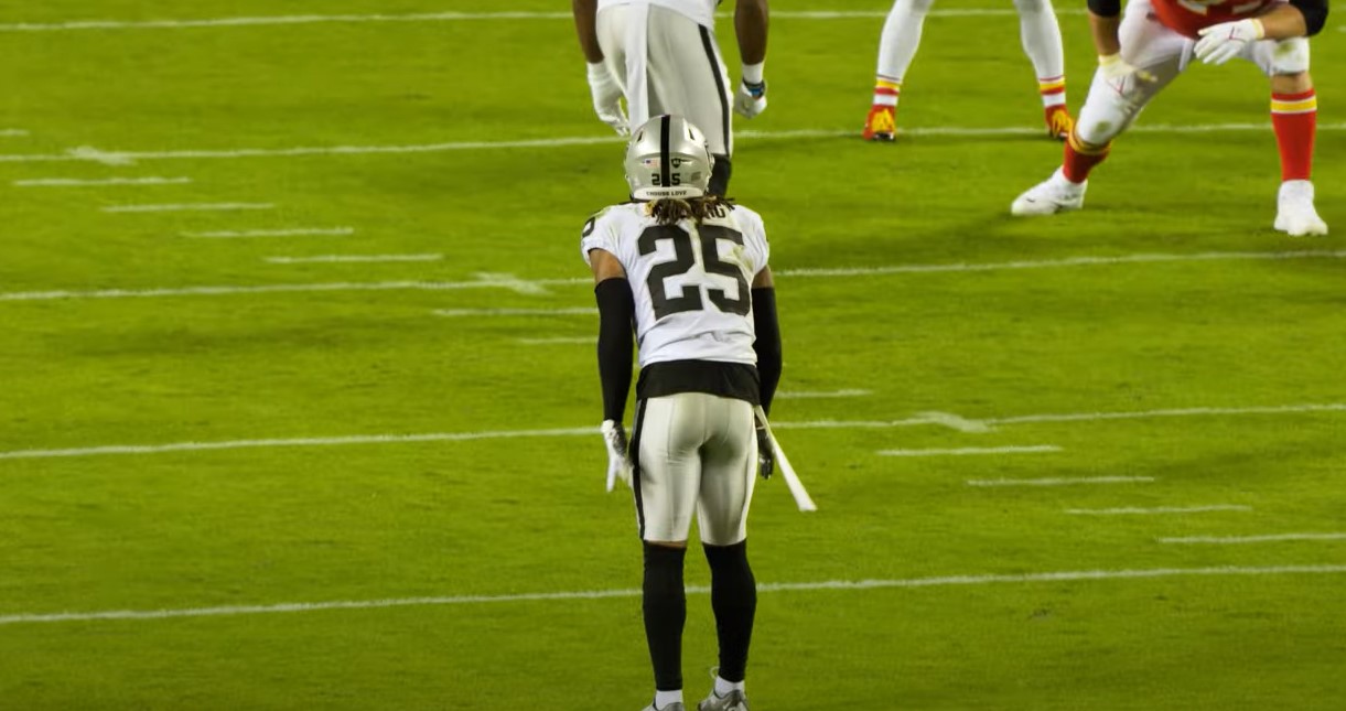 Josh Jacobs rushes for 3 TDs, Raiders beat Texans 38-20