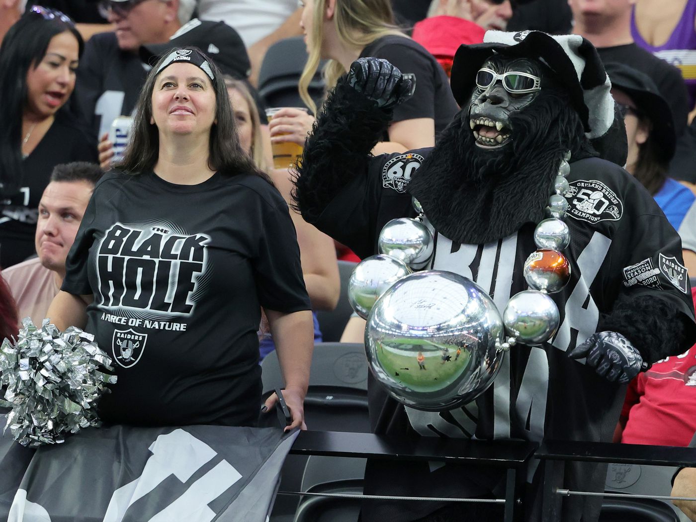 Raiders' Las Vegas fans hit jackpot with loud performance in opener