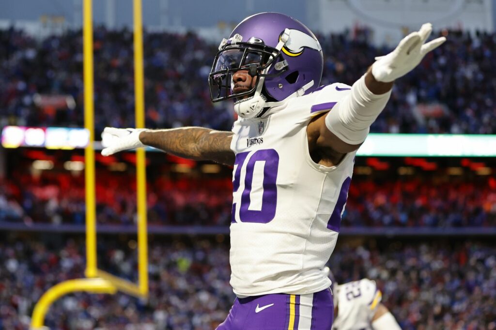 Duke Shelley and David Long join Raiders through free agency