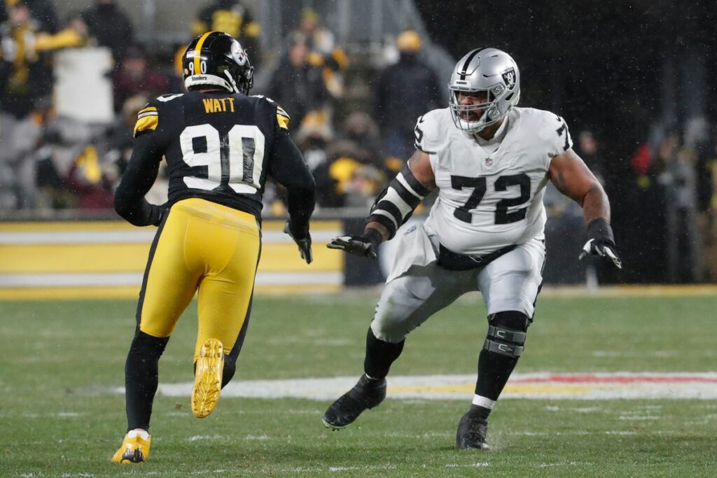 Should the Raiders move Jermaine Eluemunor inside?