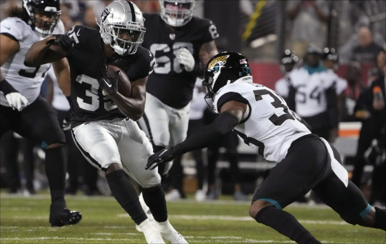 Raiders sign running back Mack Brown