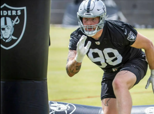 Raiders QB Jimmy Garoppolo endearing himself to Maxx Crosby