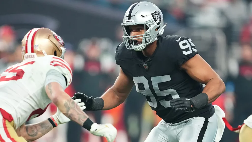 Isaac Rochell, Raiders DE