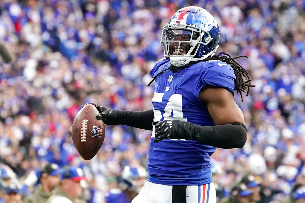 Las Vegas Raiders host veteran linebacker Jaylon Smith
