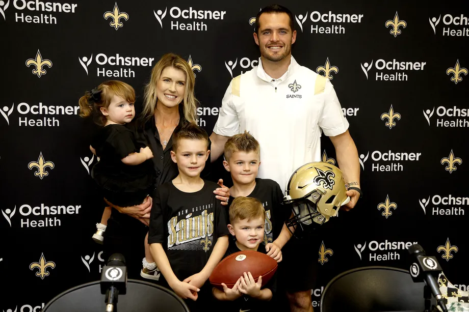 Derek Carr Says His Family Still Roots For The Raiders