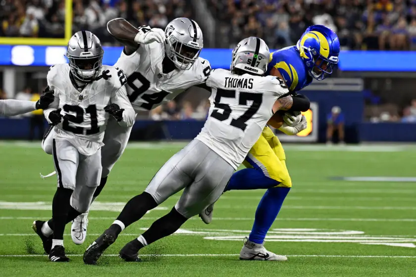 The Raiders Will Regret Letting LB Drake Thomas Hit Waivers