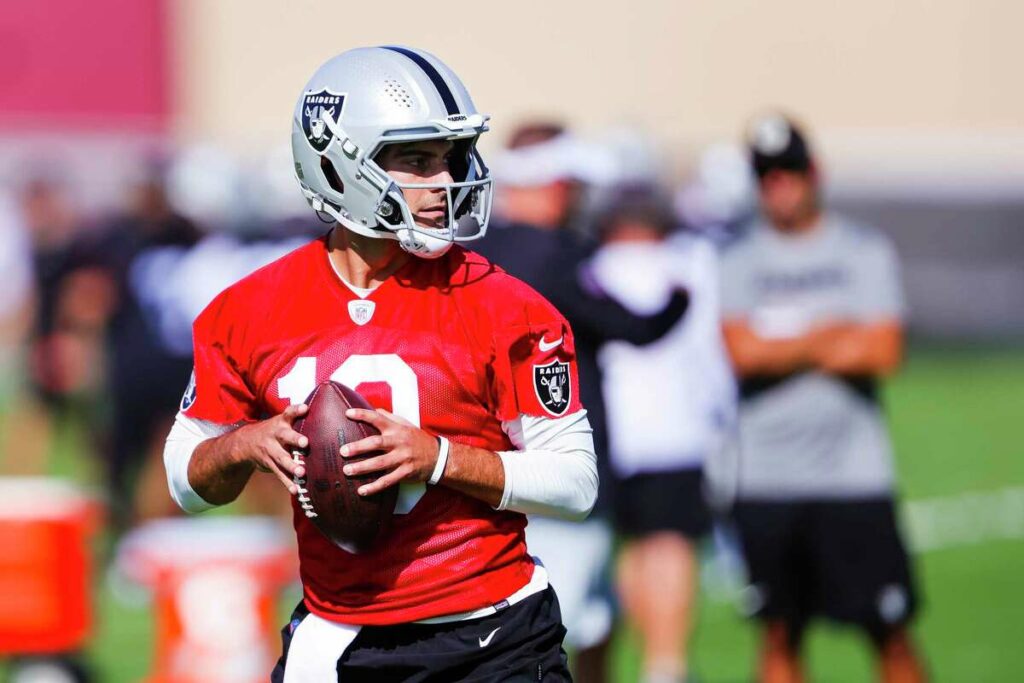 Las Vegas Raiders Raiders quarterback Jimmy Garoppolo