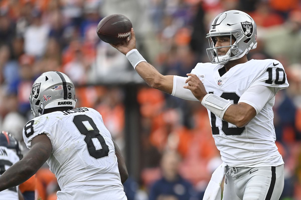 Raiders getting bullied at line of scrimmage on both sides of ball