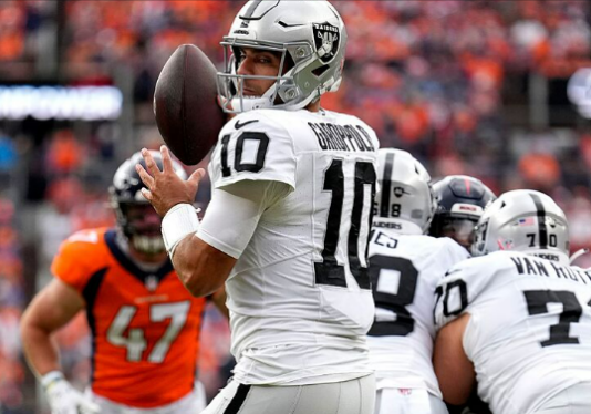 Raiders' Jimmy Garoppolo not sacked in victory over Broncos