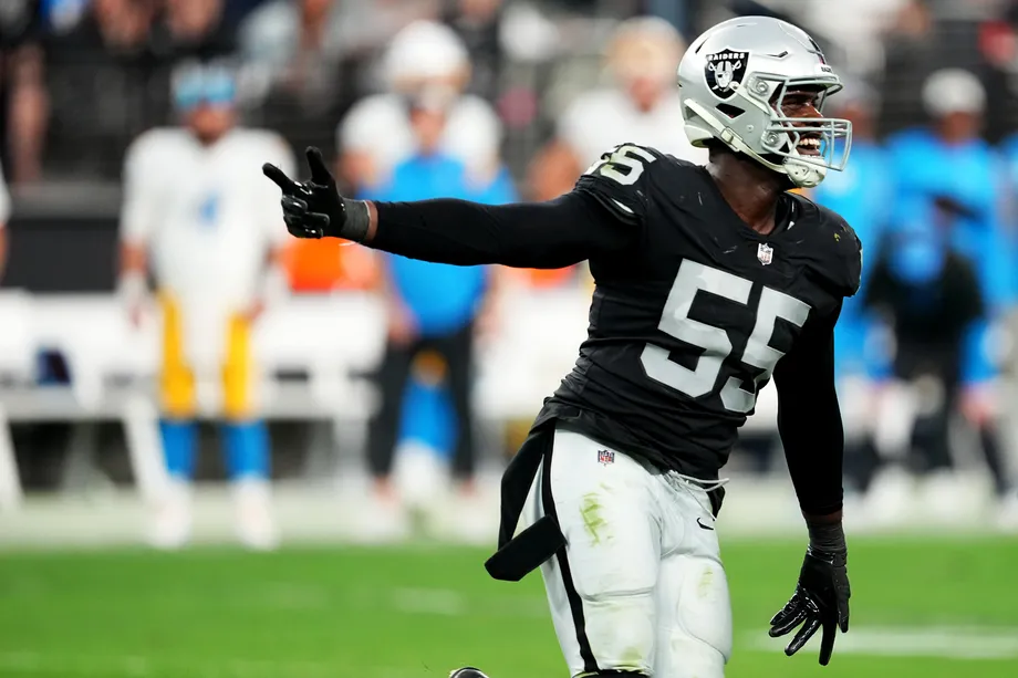 Chandler Jones again posts, then deletes criticism of Raiders' management