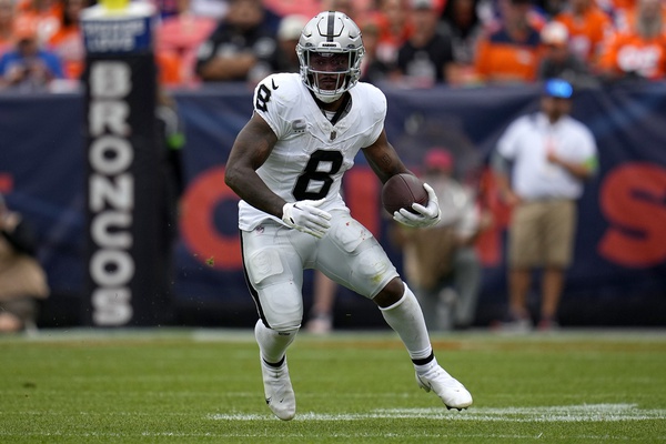 Raiders running back Josh Jacobs