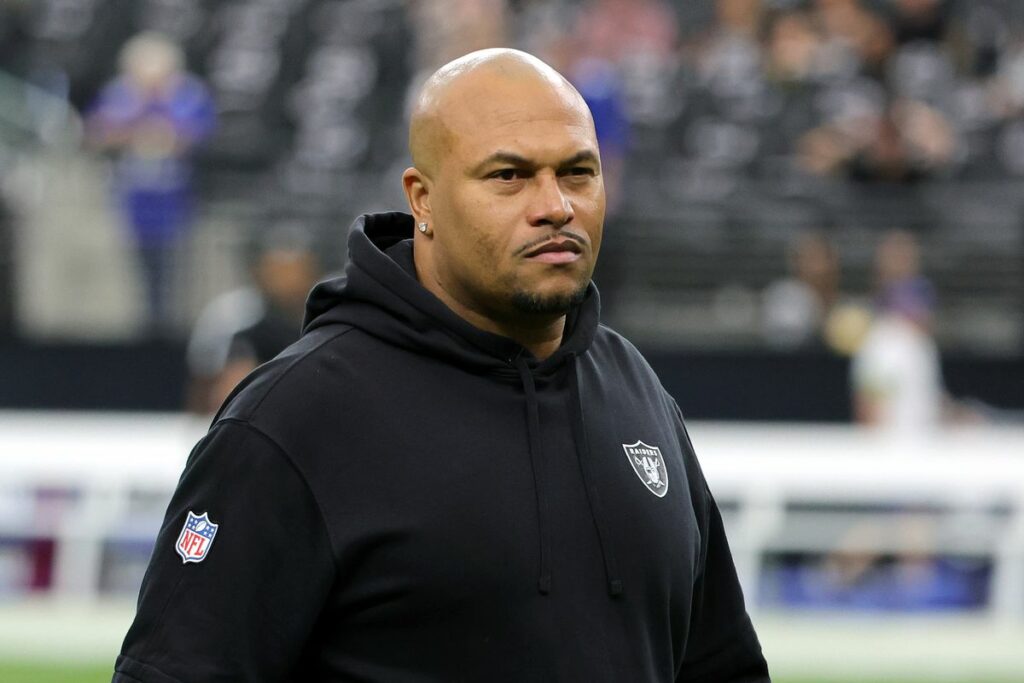 Raiders interim head coach Antonio Pierce