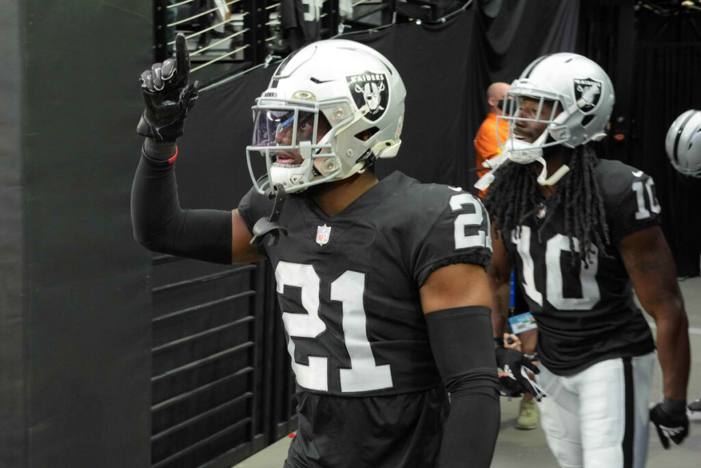 Raiders cornerback Amik Robertson