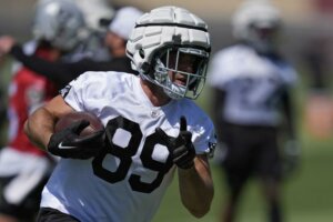 Las Vegas Raiders tight end Brock Bowers