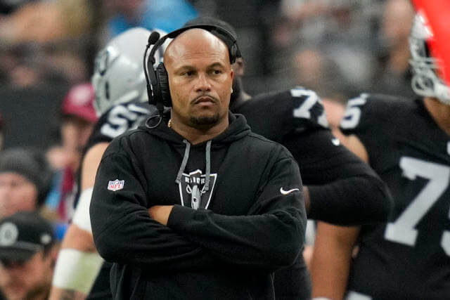 Raiders News: Antonio Pierce, inexperience.