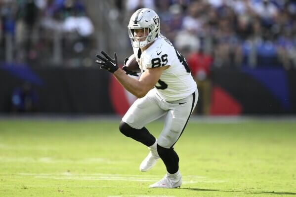 Las Vegas Raiders tight end Brock Bowers