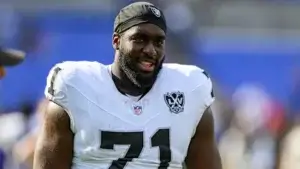 Las Vegas Raiders right tackle D.J. Glaze