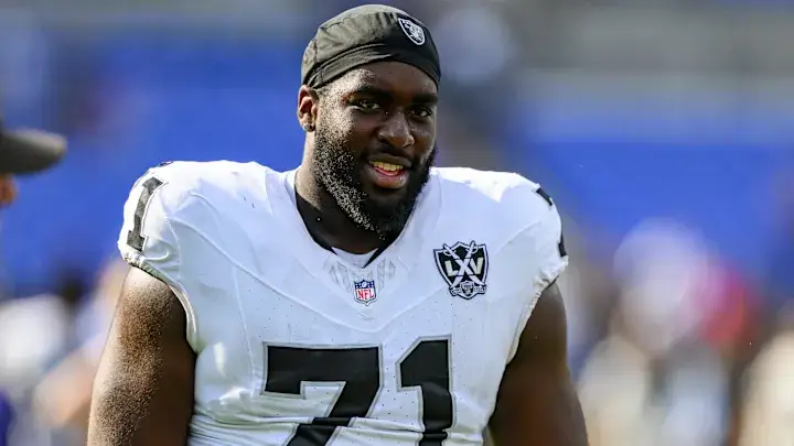 Las Vegas Raiders right tackle D.J. Glaze