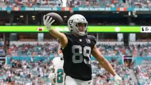 Las Vegas Raiders tight end Brock Bowers