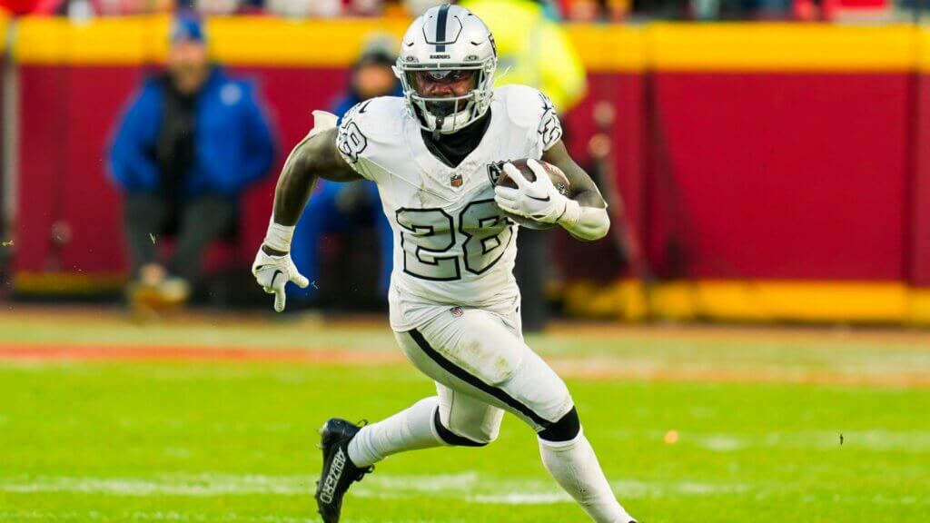 Las Vegas Raiders running back Sincere McCormick