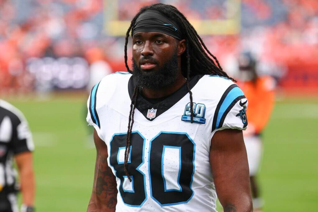 Pete Carroll, Las Vegas Raiders sign Ian Thomas