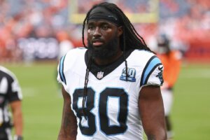 Pete Carroll, Las Vegas Raiders sign Ian Thomas